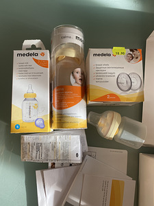 Medela электрический молокотсос, новые бутылочки и накладки (3 фото из 3)