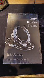 Fifty Shades Triology (1 foto / 2)