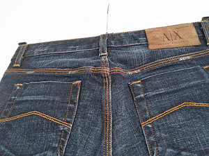 Джинсы Armani (2 фото из 2)