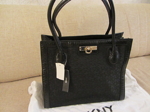 Новая сумка DKNY (1 фото из 3)