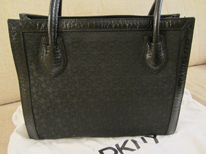 Новая сумка DKNY (2 фото из 3)
