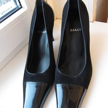 UUED BALLY kingad 38,5 EU/8 US, poehind 145