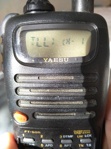 Ручной трансивер yAESU FT-50R (4 фото из 6)
