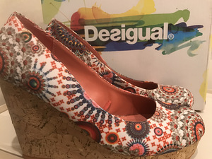 Kingad 37 Desigual (1 foto / 3)
