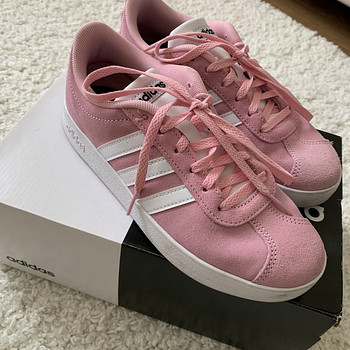 Adidase tennised