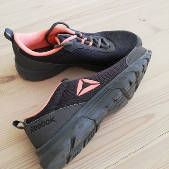 Naiste Reebok tossud nr 38,5 - uued