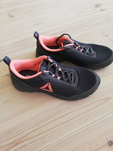 Женские кроссовки Reebok No. 38.5 - новые (2 фото из 3)