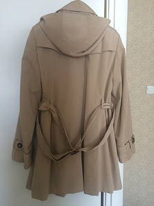 Плащ женский, новый, подклад отстегной, фирмы CALVIN KLEIN (1 фото из 2)