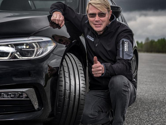 245/40/19 Nokian Powerproof