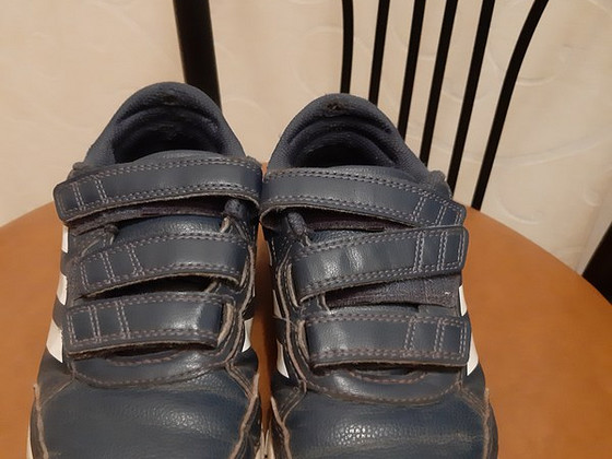 Adidas кроссовки.