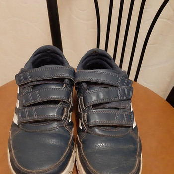 Adidas кроссовки.