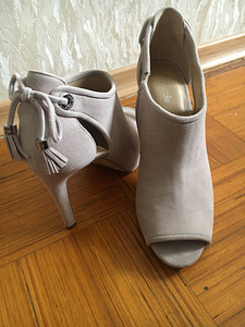 Женские новые замшевые туфли Michael Kors , 10М/40-40,5 (1 фото из 4)