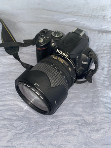 Nikon D3000 (1 foto / 4)