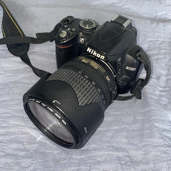 Nikon D3000