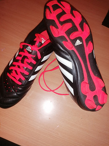Футбольные бутсы adidas 41 (2 фото из 2)