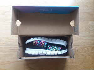 Новые шлепки из пены с эффектом памяти Skechers, 28,5 (2 фото из 3)