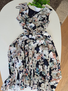 Sleeveless coloured print dress (1 foto / 6)