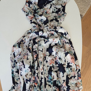 Sleeveless coloured print dress