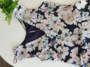 Sleeveless coloured print dress (2 foto / 6)