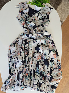Sleeveless coloured print dress (4 foto / 6)