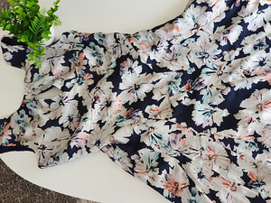 Sleeveless coloured print dress (6 foto / 6)
