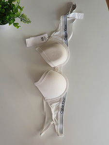 WHITE CALVIN KLEIN BRA (1 foto / 7)