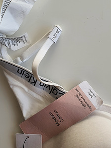 WHITE CALVIN KLEIN BRA (4 foto / 7)