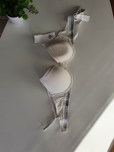 WHITE CALVIN KLEIN BRA (7 foto / 7)