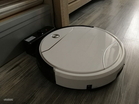 ROBOTTOLMUIMEJA / ROBOT VAAKUMIPESU