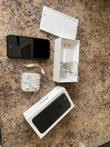 Продам мобильный телефон Iphone 7/32 Gb. (1 фото из 2)