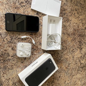 Продам мобильный телефон Iphone 7/32 Gb.