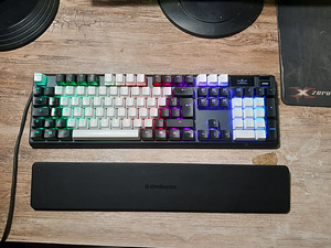 SteelSeries Apex 5 (1 foto / 2)