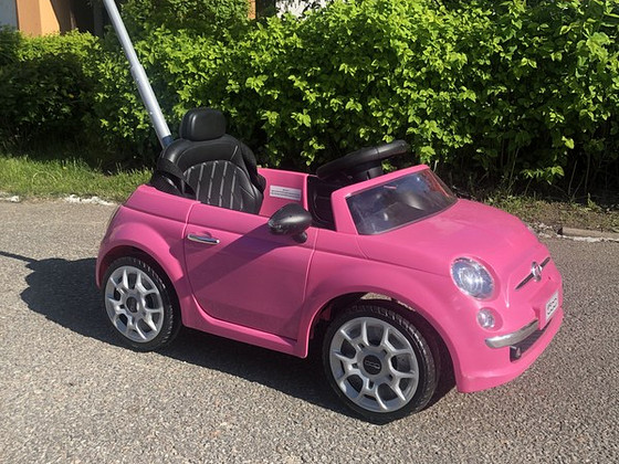 Машина Fiat 500