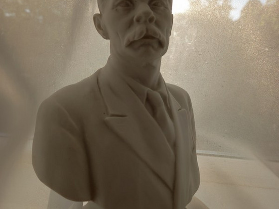 Maksim Gorki büst