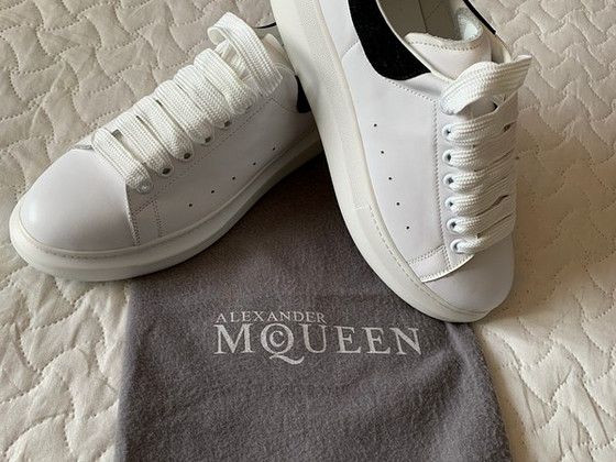 Alexander McQueen Leather Low-Top Sneakers / size 42-43 EU