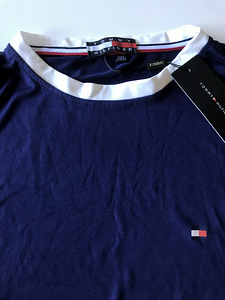 Футболка Tommy Hilfiger (1 фото из 2)