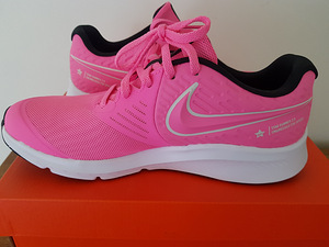 Женско-подростковая обувь NIKE "STAR RUNNER 2.0" (1 фото из 8)
