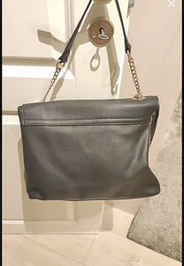 Guess (2 foto / 3)