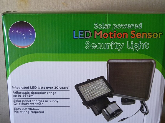Mini LED liikumisandur, päikeseelektri paneeliga.