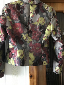 Продаю элегантный женский пиджак! (3 фото из 3)