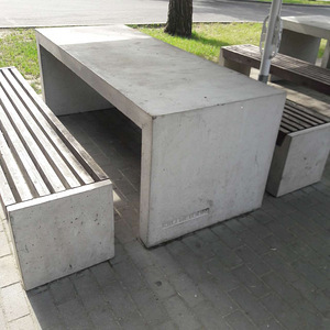 Стол из бетона (1 фото из 2)