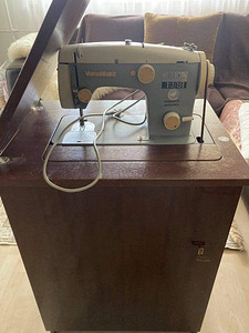 Müüa elektritoitega jalalauaga õmblusmasin "Veritas" (4 foto / 4)