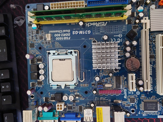 Pentium E5200 + asrock g31m-gs + 4 ГБ оперативной памяти