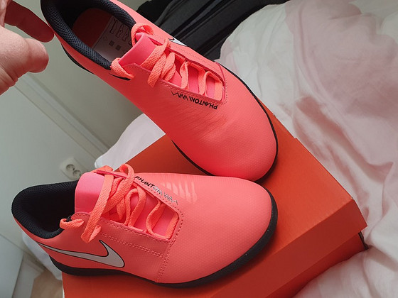 Новые кроссовки Nike