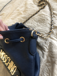 Moschino kott (1 foto / 2)