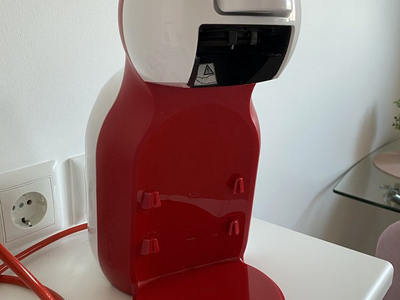 АВТОМАТИЧЕСКАЯ КАПСУЛЬНАЯ КОФЕМАШИНА NESCAFÉ® DOLCE GUSTO® MINI ME ™,