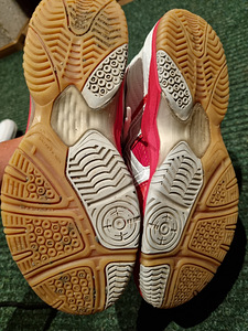 Asics (2 foto / 3)