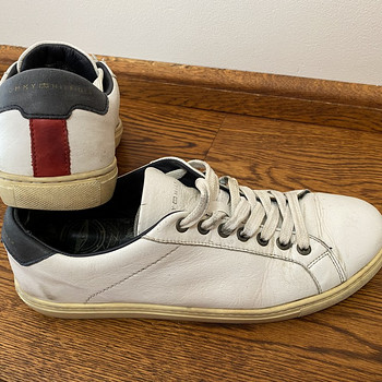 Hilfiger nahast jalatsid nr. 42/43