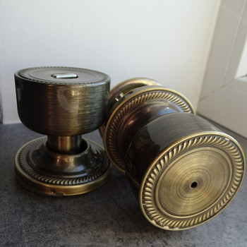 Vintage ukselinkide ja lukkude komplekt