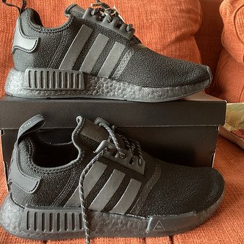 Meeste tossud Adidas NMD